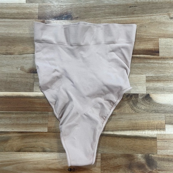 SKIMS Other - Skims Kim Kardashian Women’s Shape-wear S/M New without Tags